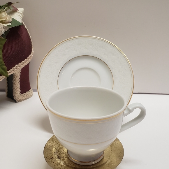 Laura Biagiotti Merletti Dotted White Lace Gold Rim Espresso Cup & Saucer - Picture 3 of 12